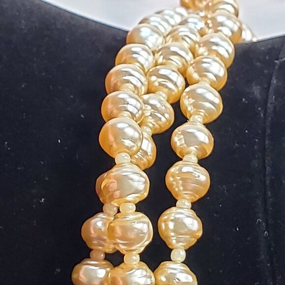 VTG Classiques Entier Triple Strand Faux Fresh Water Pearl Necklace Champaign - Picture 14 of 15